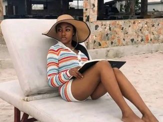 This Rich Florida Sugar Mummy Just Sent You Her Phone Number - Call Her Now If Interested