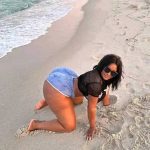 This Rich Sugar Momma In California Sent You a Private Message